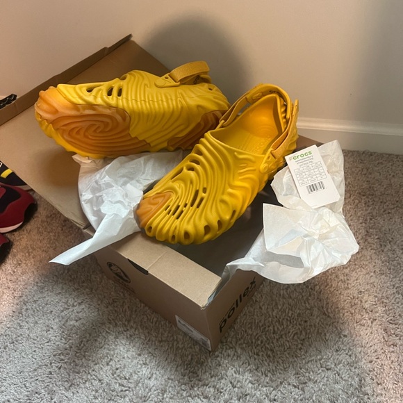 Sz 11 Brand New never worn too big - Picture 2 of 2